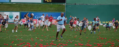 Darryl Gordon at picnic, 2016 with kids for candy drop